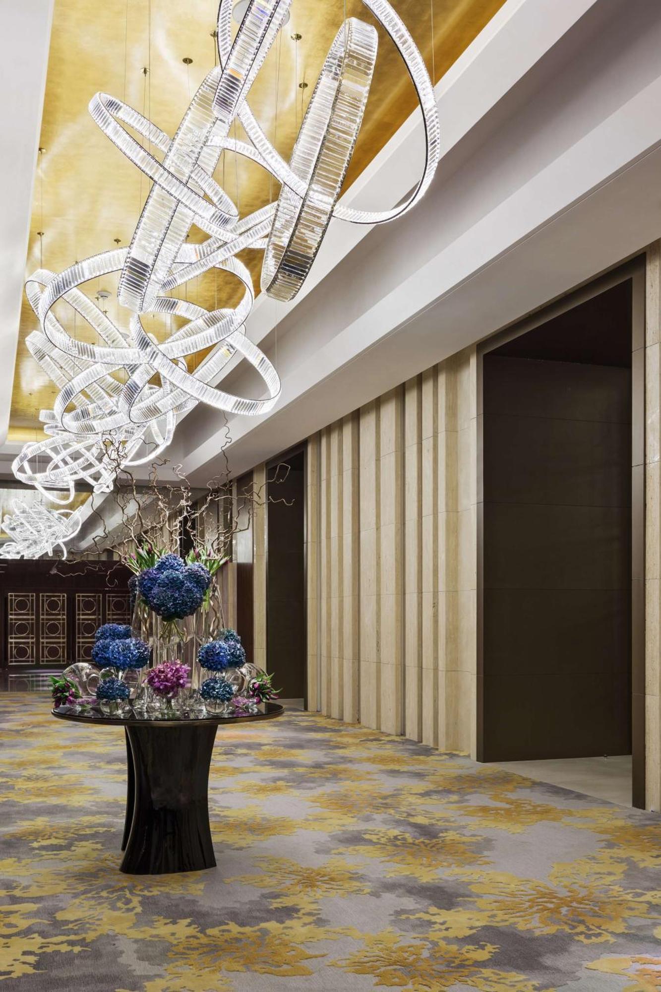 Hyatt Regency Riyadh Olaya Zewnętrze zdjęcie The lobby of the hotel