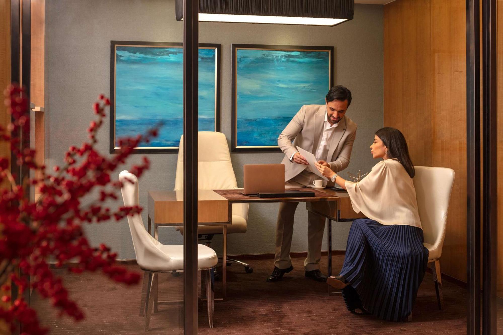 Hyatt Regency Riyadh Olaya Zewnętrze zdjęcie A private meeting room at the airport