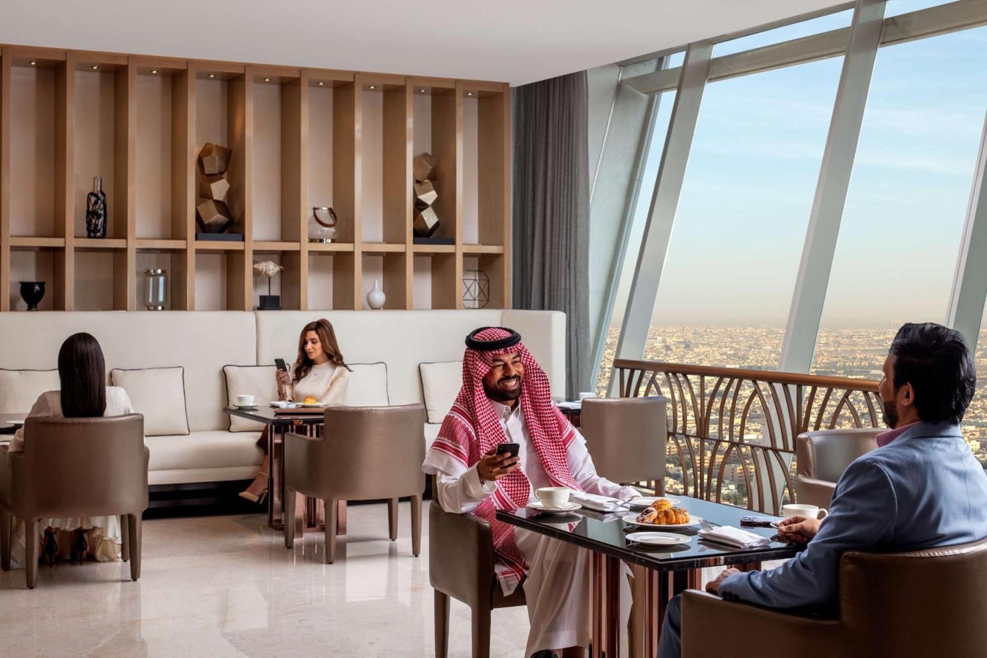 Hyatt Regency Riyadh Olaya Zewnętrze zdjęcie The Lounge at the Ritz-Carlton, Riyadh