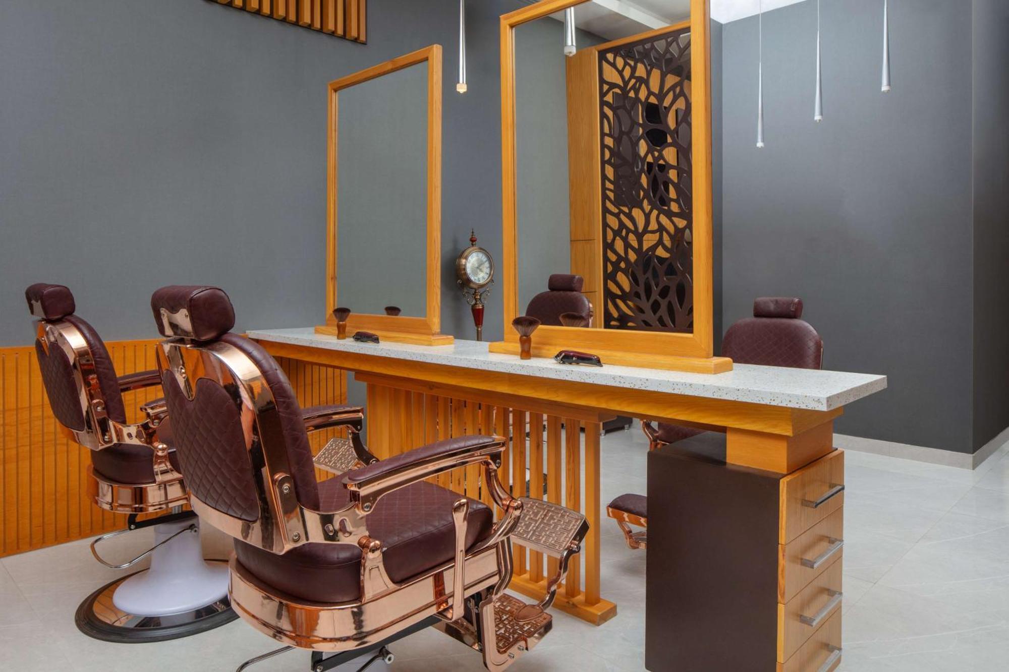 Hyatt Regency Riyadh Olaya Zewnętrze zdjęcie A modern barbershop in the United States