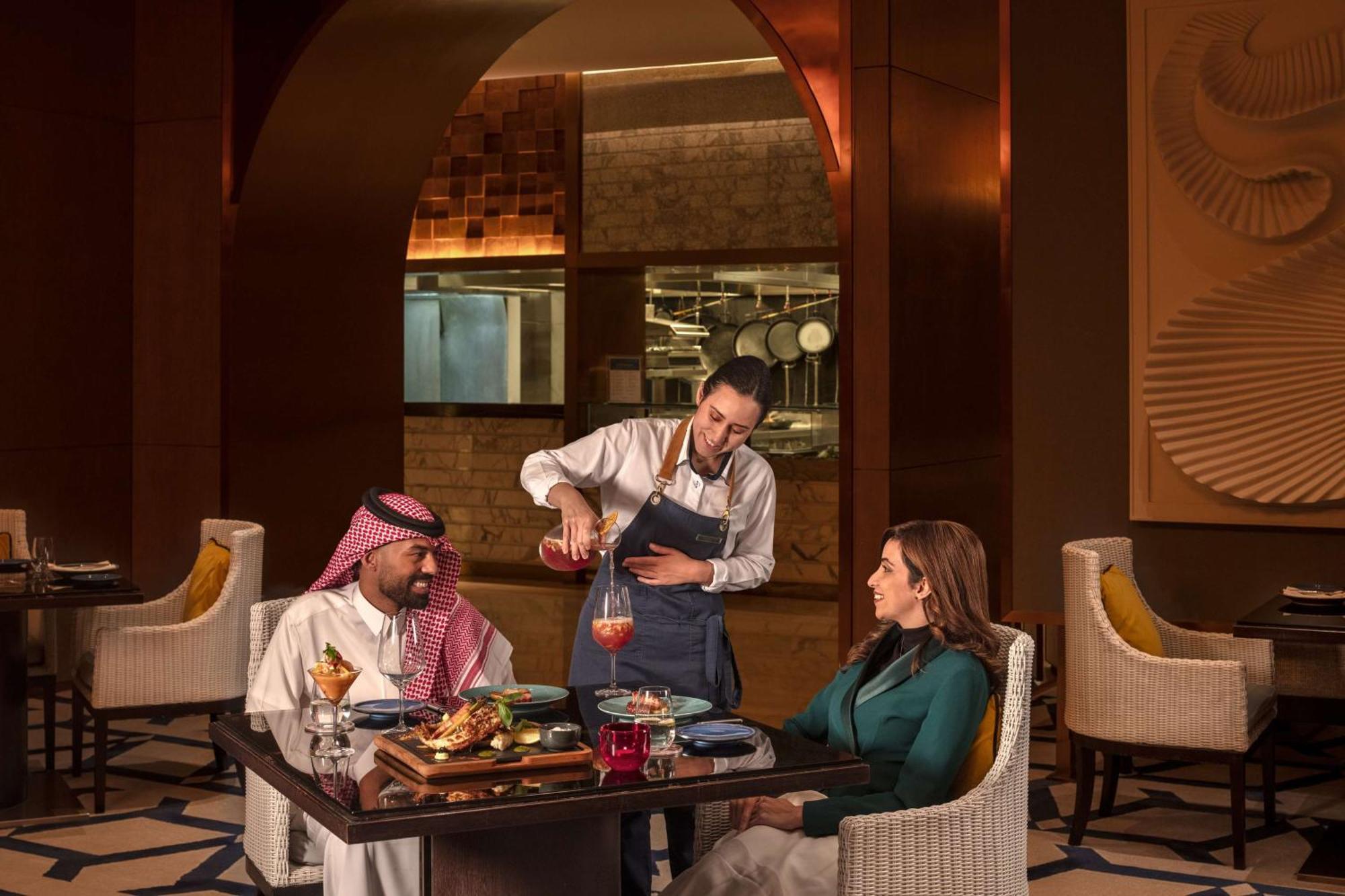 Hyatt Regency Riyadh Olaya Zewnętrze zdjęcie A restaurant in Riyadh