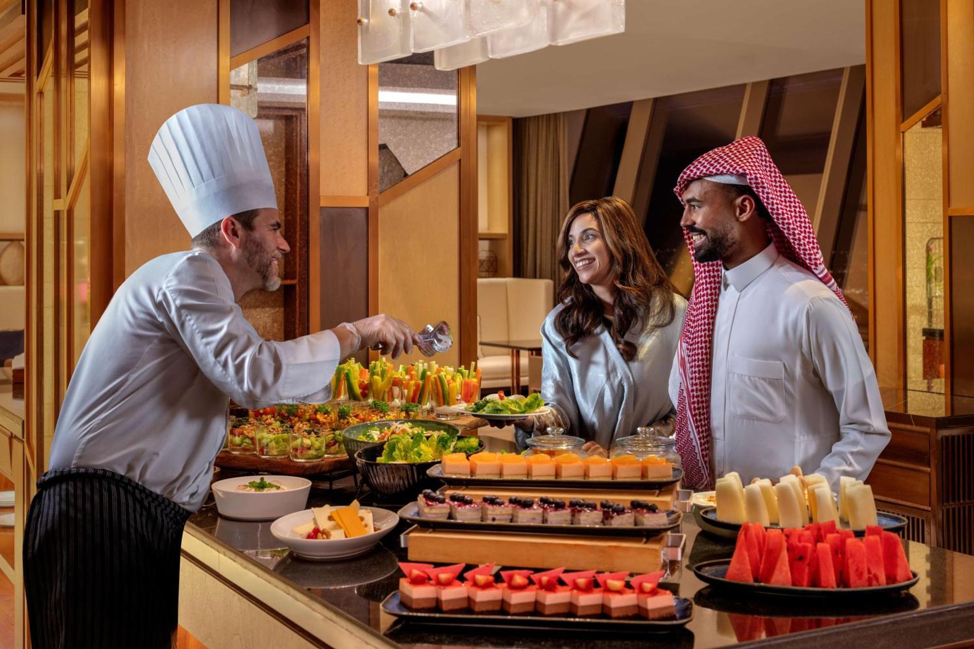Hyatt Regency Riyadh Olaya Zewnętrze zdjęcie A buffet at a hotel