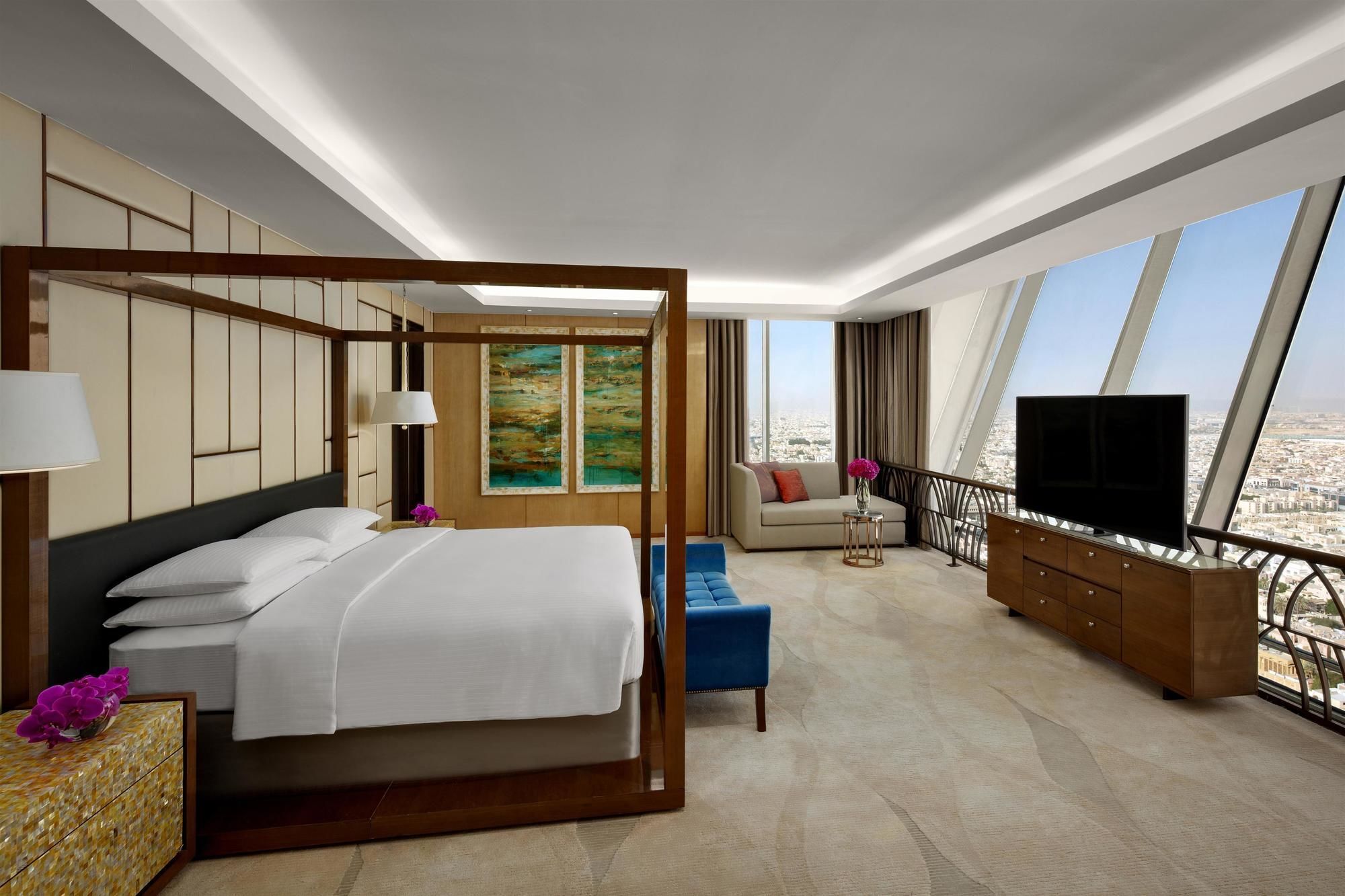 Hyatt Regency Riyadh Olaya Zewnętrze zdjęcie A bedroom at the Ritz-Carlton, Riyadh
