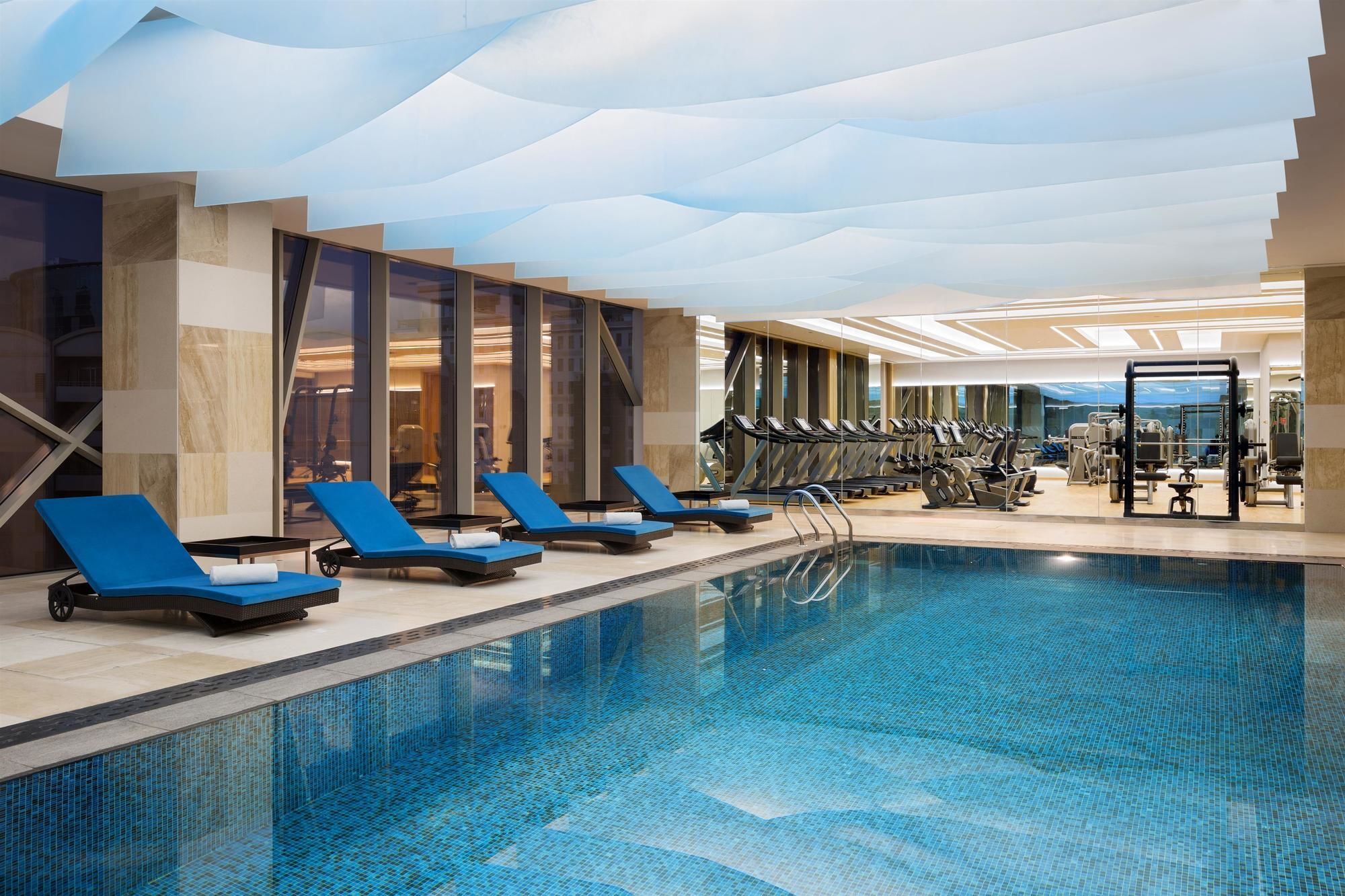 Hyatt Regency Riyadh Olaya Zewnętrze zdjęcie The swimming pool at the hotel